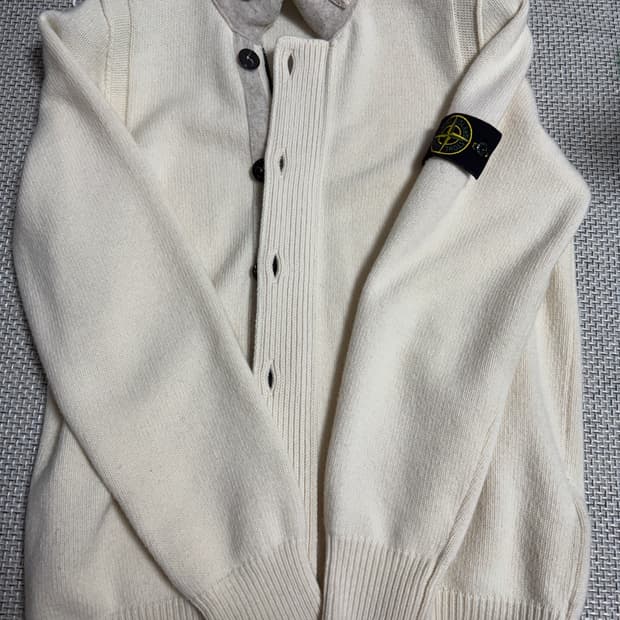 [23fw/새상품급]신형 스톤아일랜드 램스울 니트가디건 아이보리 L