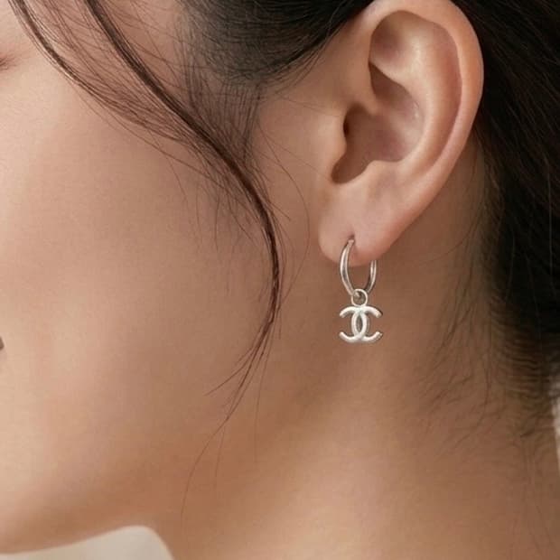 정품 샤넬 은장 로고 귀걸이 (박스구성)