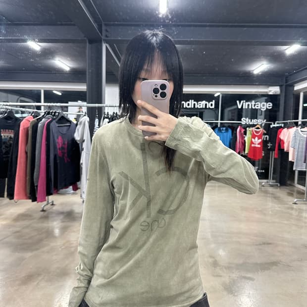 캘빈클라인 그린애쉬 컬러 빅로고 롱슬리브