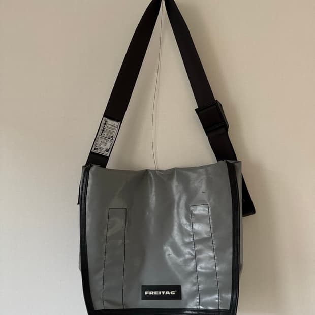 프라이탁 덱스터 회색