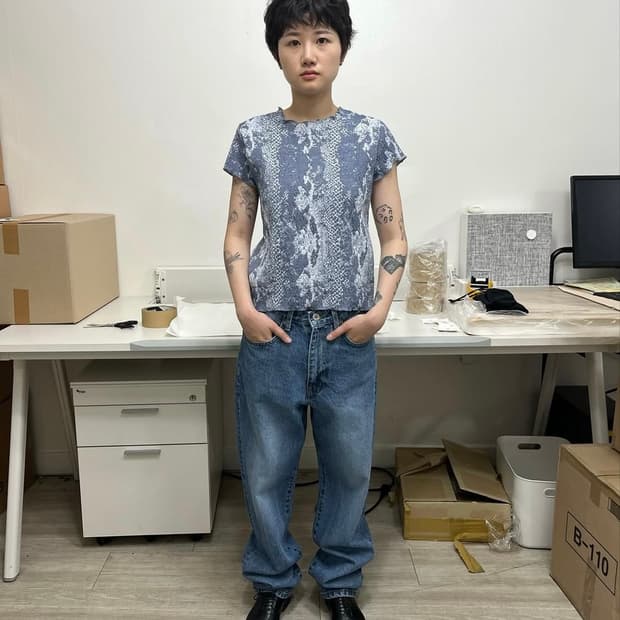 0tape snake pattern short sleeve top