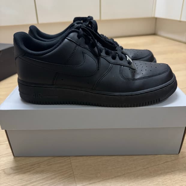 나이키 에어포스 1 '07 로우 트리플 블랙