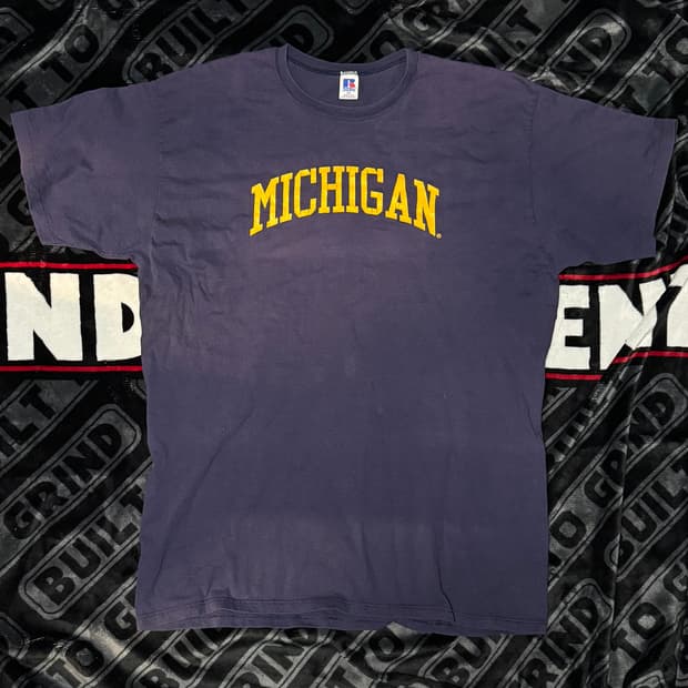 싱글 스티치 러셀 에슬레틱 티셔츠 네이비