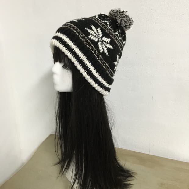  pom snow pattern knit beanie