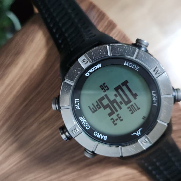 # 엠콜로 등산시계 아웃도어시계 50m 전자시계 산악시계 급처