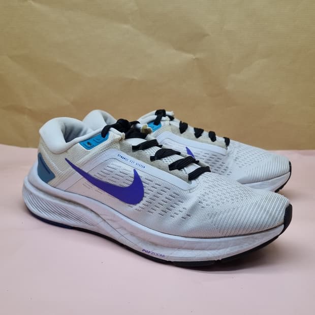 나이키 에어줌 스트럭처24 운동화245