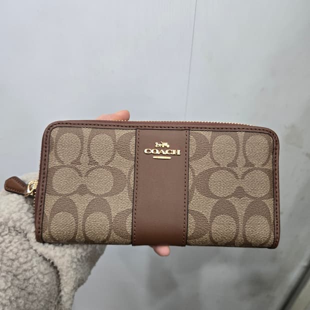 COACH 코치 시그니처 장지갑! 깔끔한 디자인 실물이 더 이뻐요!