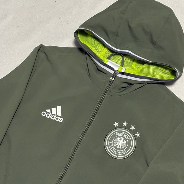 100 아디다스 독일 카키 바람막이