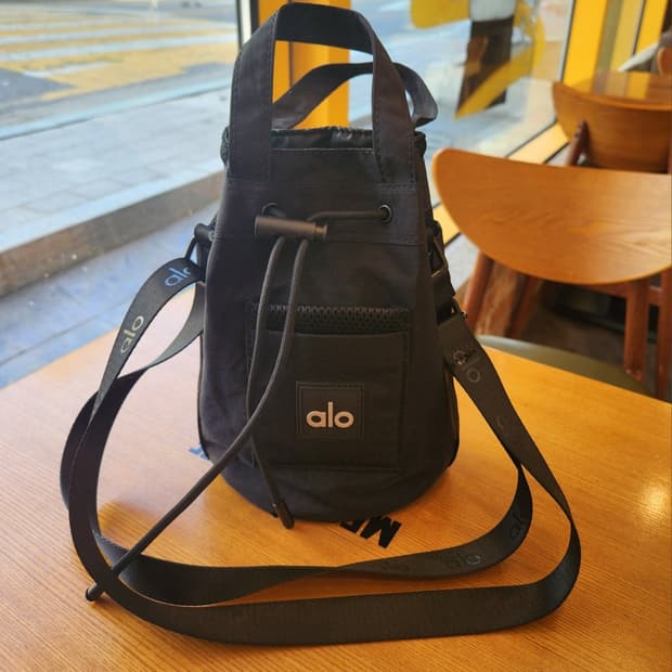 AIo 블랙 드로우 스트링 버킷백