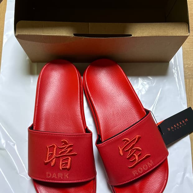 다크룸 슬리퍼 280