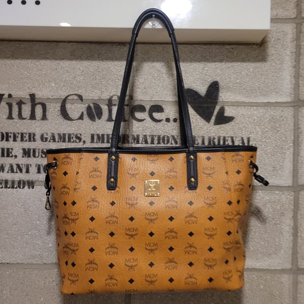 MCM 리버시블 비세토스 쇼퍼백