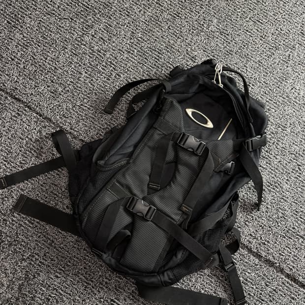 오클리 아이콘 아카이브 테크니컬 백팩 3460