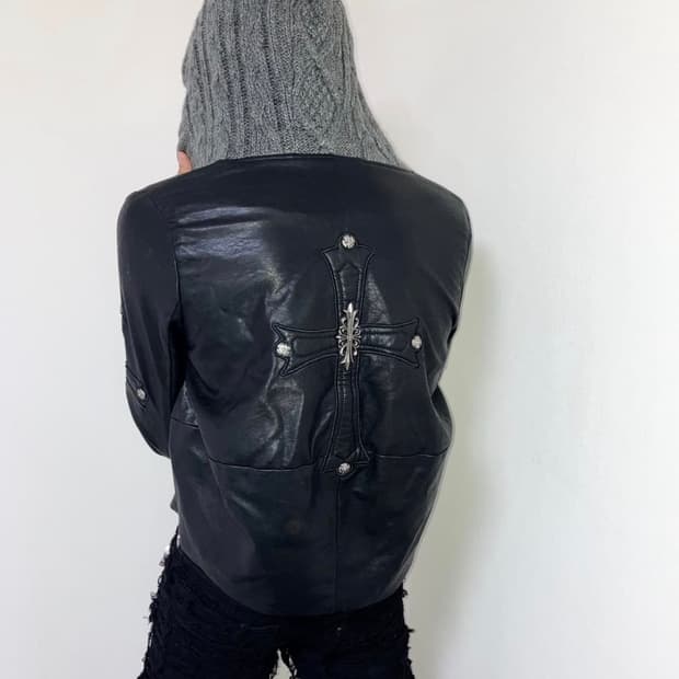 Cross detail leather hood jack