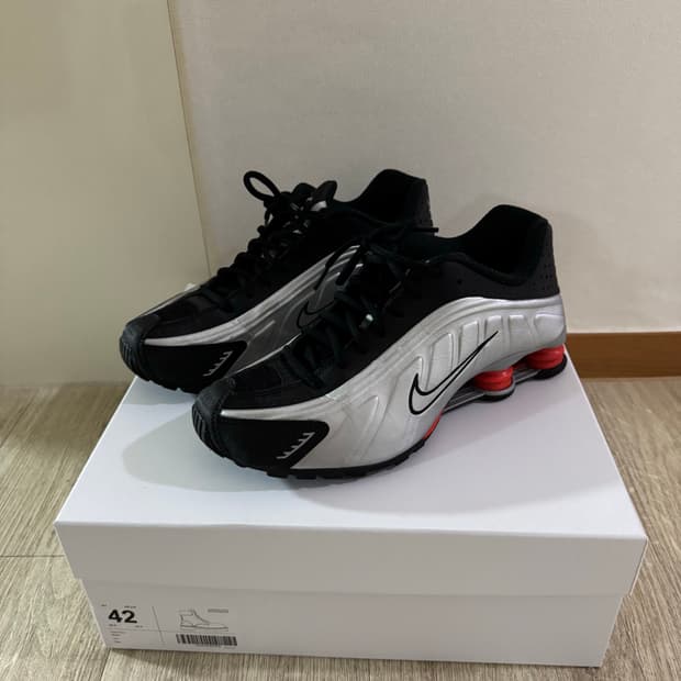 나이키 샥스 R4 메탈릭실버 레드 275