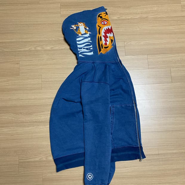 베이프 타어가 후드집업