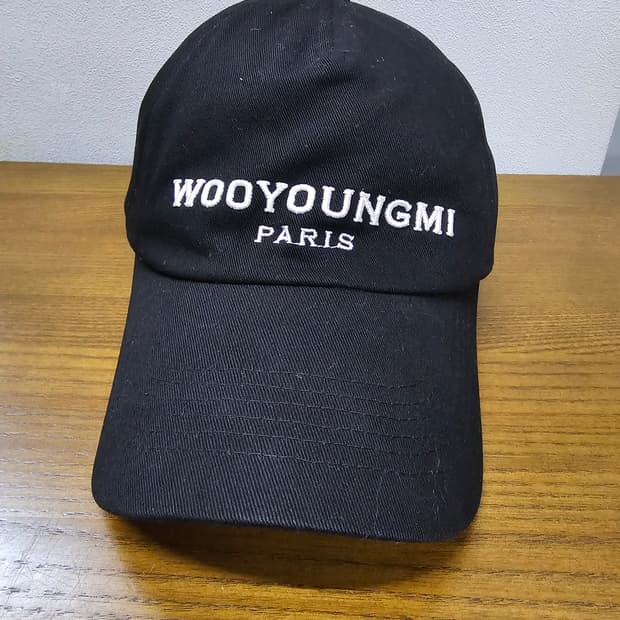 우영미 블랙 볼캡 모자