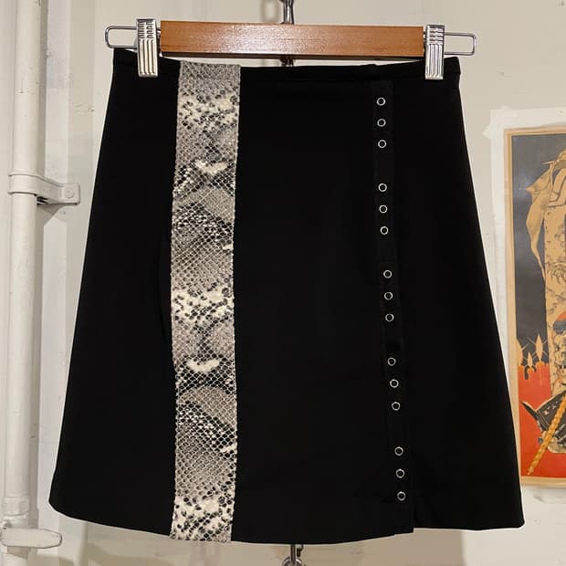 punk rave 펑크레이브 파이톤 패턴 버튼 절개 스커트