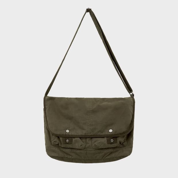 인사일런스 워시드 코튼 메신저 백 카키