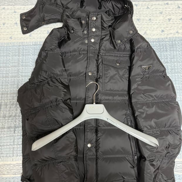 프라다 후드 다운 패딩 52사이즈 NFC 정상작동
