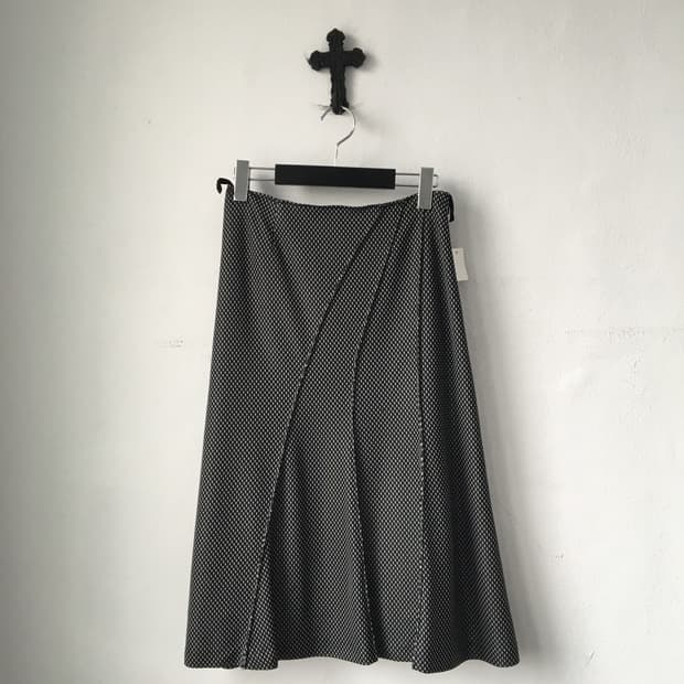 Pattern line detail skirt