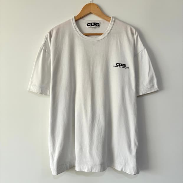 꼼데가르송 CDG 반팔 티