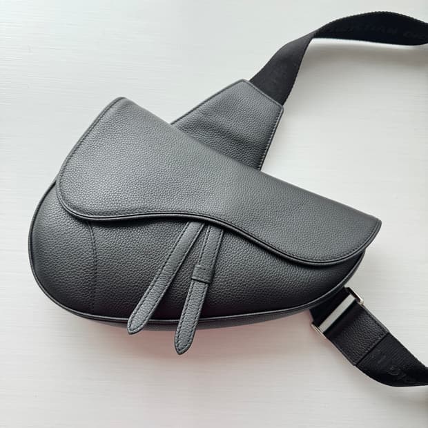 디올 새들백 그레인카프스킨 블랙