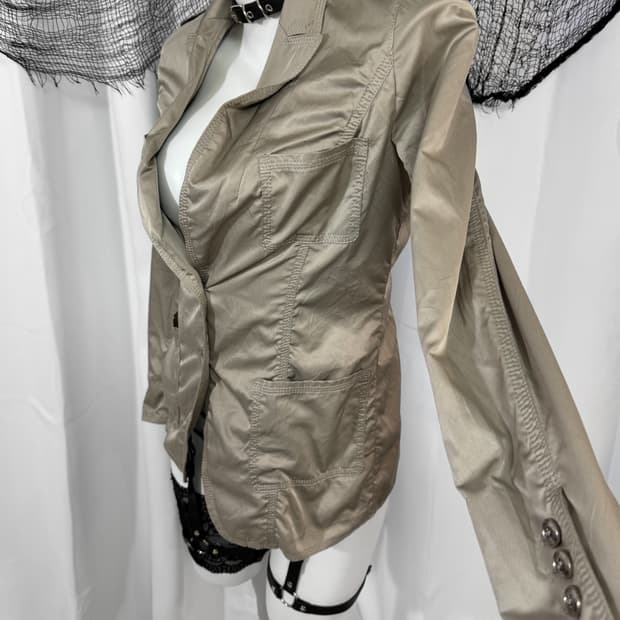 beige shirring jacket