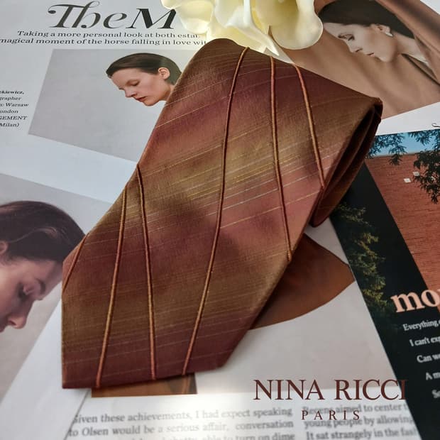 니나리치 실크 브라운 스트라이프 넥타이 9.4cm A등급 A18974
