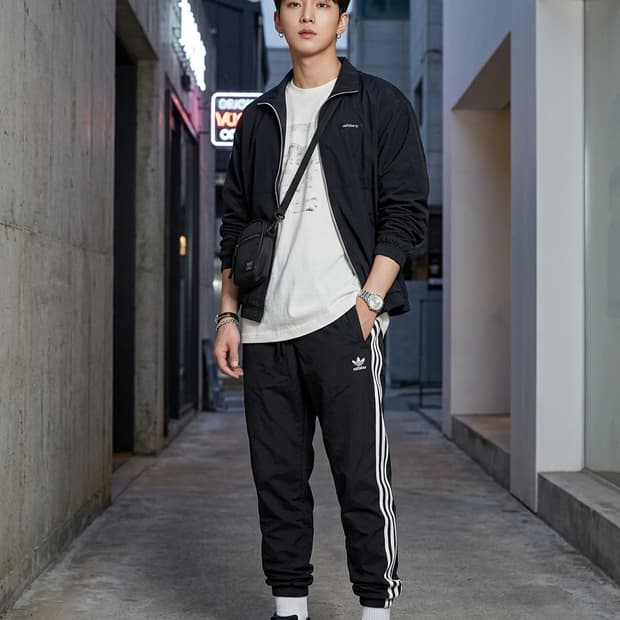 아디다스 오리지널스 웜업 트랙 팬츠 블랙