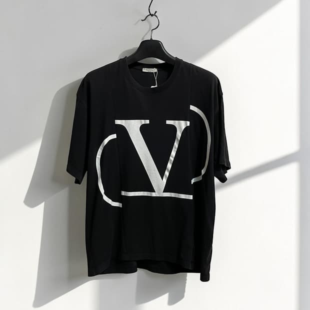 발렌티노 VLTN 로고 반팔 티셔츠 블랙