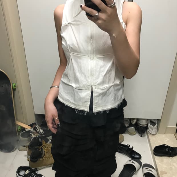 (W) 마뗑킴 하이브리드 턱 슬리브리스 셔츠 화이트