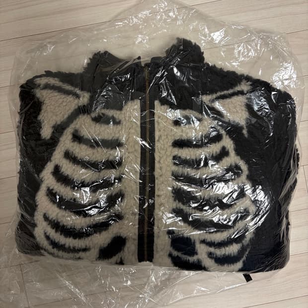 캐피탈 본 패턴 보아 플리스 리버시블 블루종 블랙 3사이즈