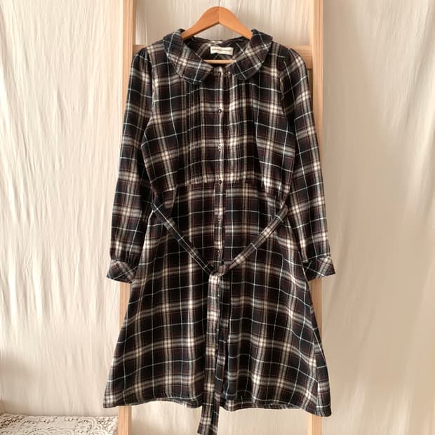 브라운 체크 핀턱 둥근카라 모리 원피스