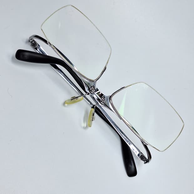 일본산 Fit-UPTE 티타늄 플립업 반무테 안경테 IPWH 실버 기능성