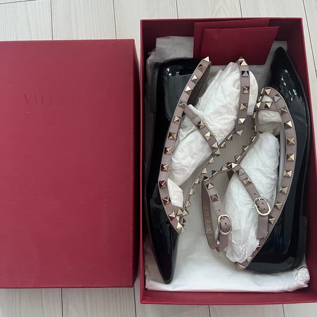 발렌티노 락스터드 메리제인 플랫 슈즈 