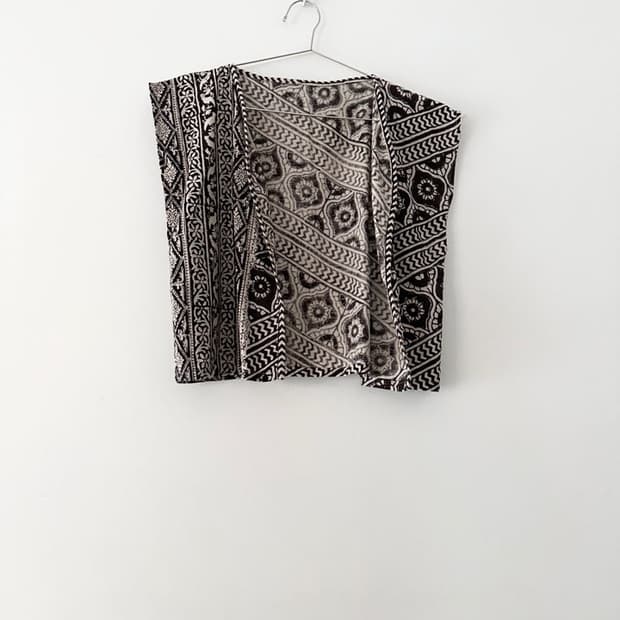 Geomatric short open cardigan