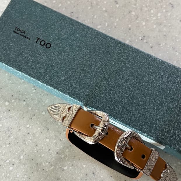 Toga double buckle bangle