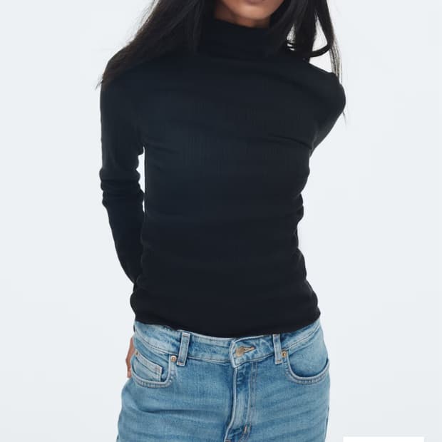 H&M 리브드 터틀넥 탑 M