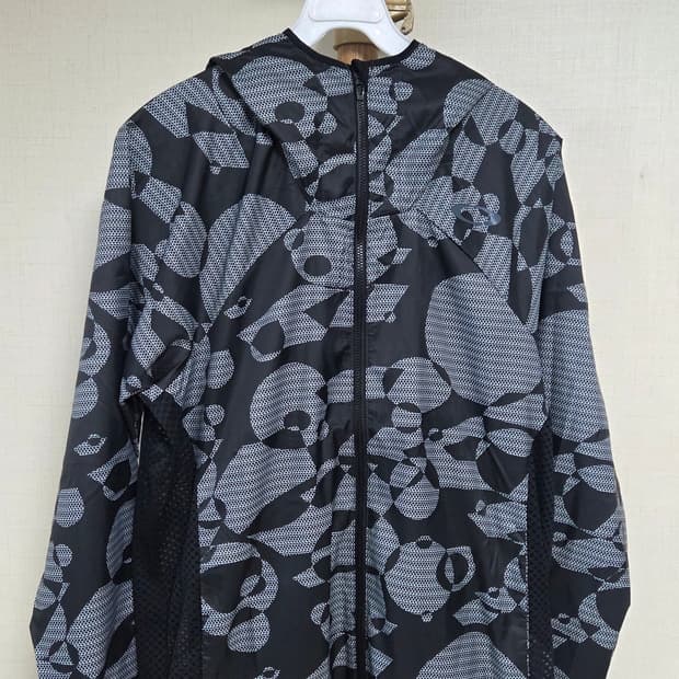 새상품 오클리 바람막이 