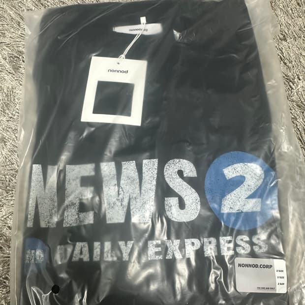 [2] 논노드 퍼커링 뉴스 반팔 티셔츠 블랙