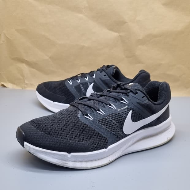 나이키 런스위프트3 남성운동화275