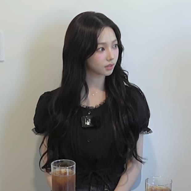 카리나 로라로라 프릴 셔링 블라우스