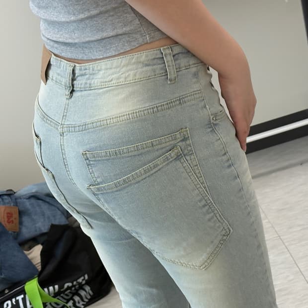 더블 백 포켓 크림 플레어진 