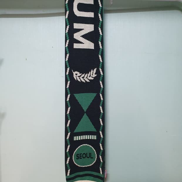 마우리치오 카텔란 뮤지엄 리그 머플러 목도리