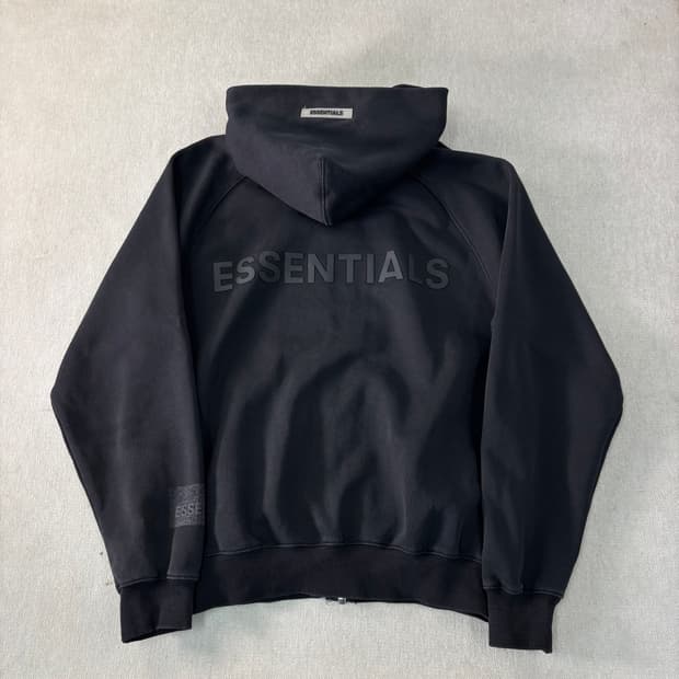 100 피오갓 에센셜 백로고 후드집업