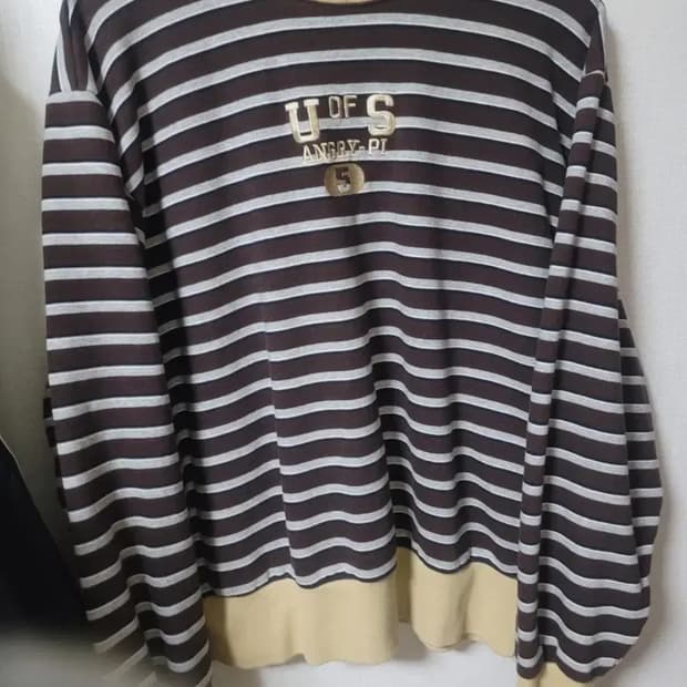 스컬프터 스트라이프 맨투맨