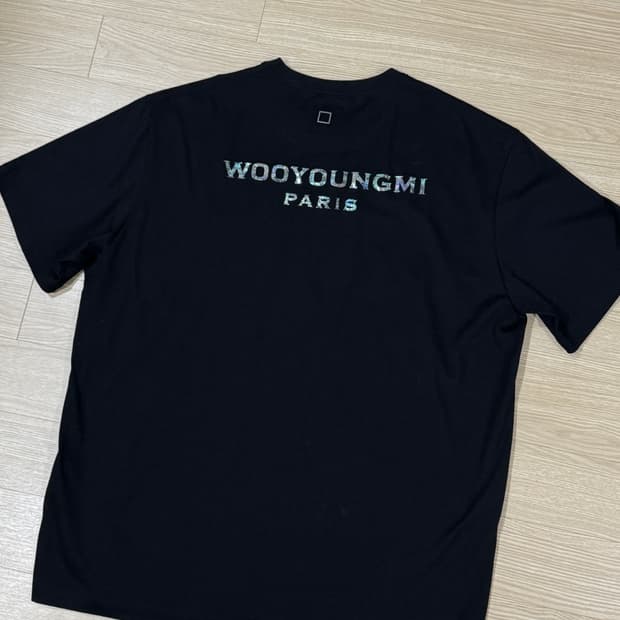 [52] 우영미 25SS 자개 백로고 반팔 티셔츠 블랙