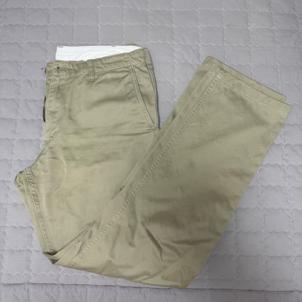 유니클로 빈티지 레귤러 피트 치노 82 베이지
