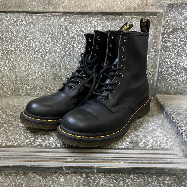 닥터마틴 1460 8홀 부츠