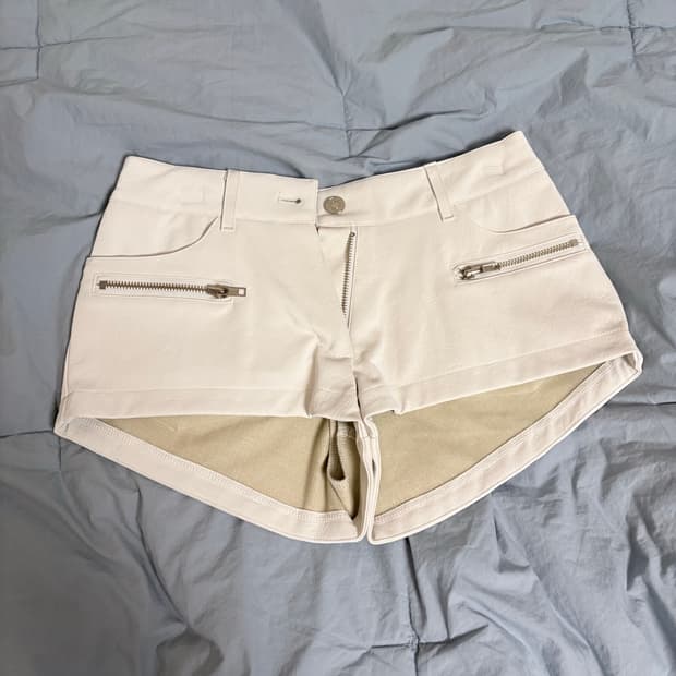 아드베스 가죽반바지 흰색